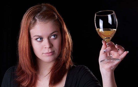 What is the risk that the acid in wine may be damaging your teeth. Discover the facts here.